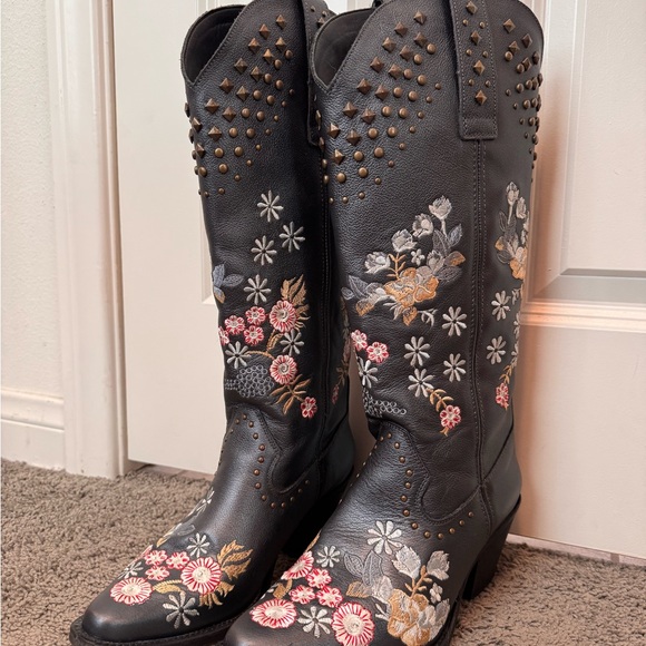 dingo Shoes - Dingo Women's Poppy Graphite Floral Embroidered Studded Snip Toe Cowboy Boots